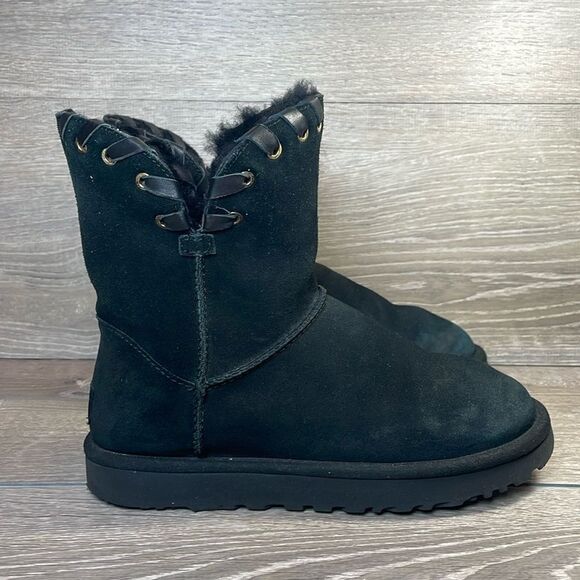 Ugg Aidah Black Suede Women’s Sz 7 Warm Shearling Short Pull On Winter Boots - Picture 1 of 10